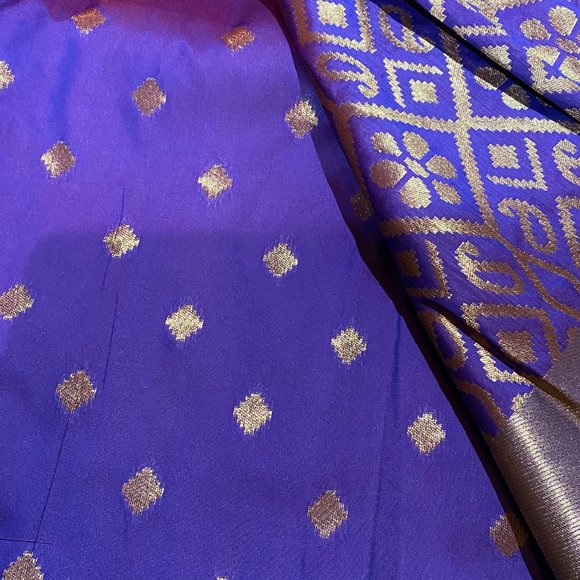 Banarasi silk sari in Purple ( dual toned) - Picture 10 of 10
